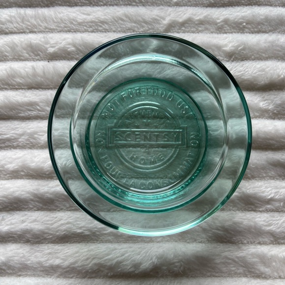 Scentsy Crystallize Blue Glitter Full Size Snowflake Warmer New in Box -Retired - Picture 4 of 7